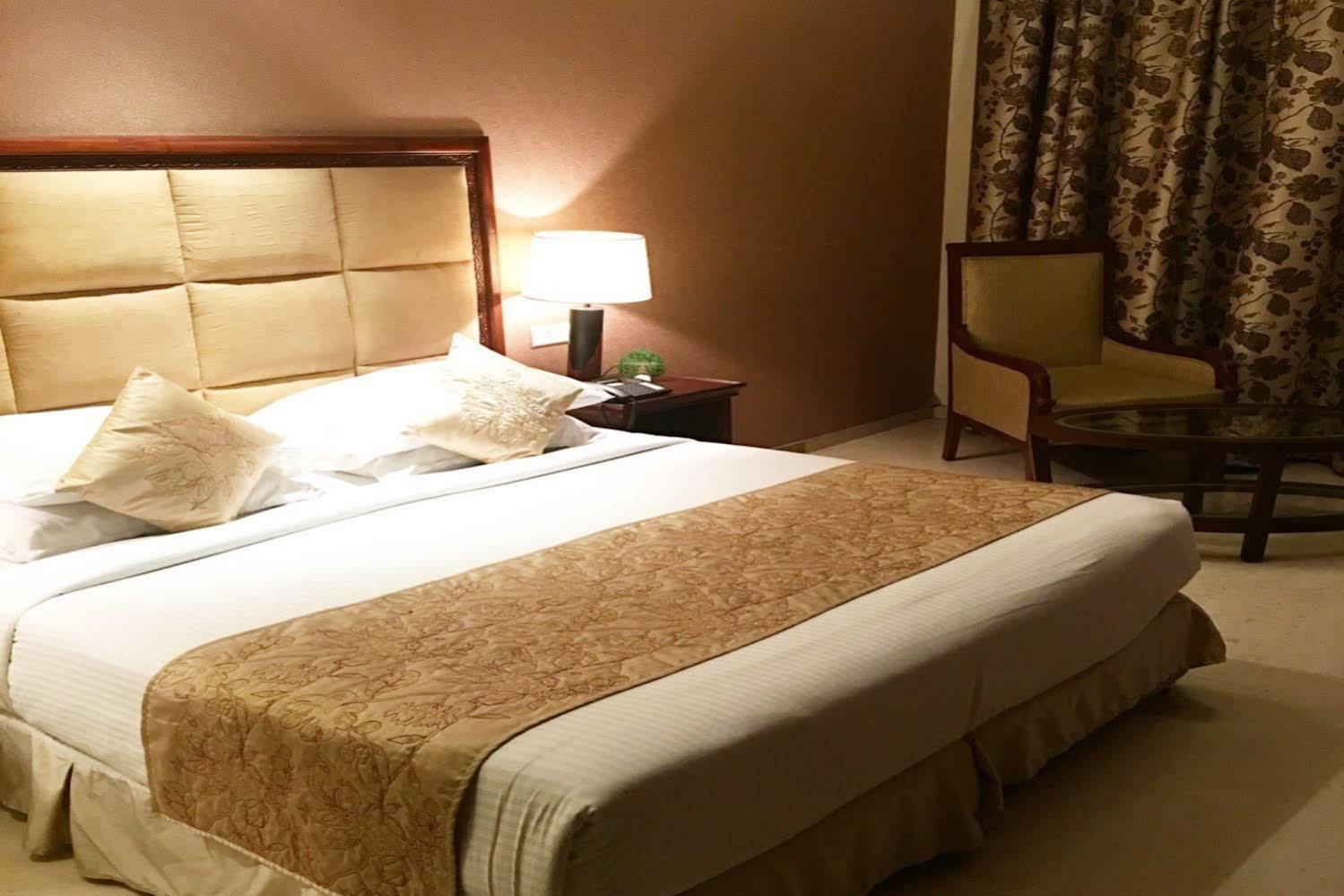 Hotel Godwin Meerut Exterior foto